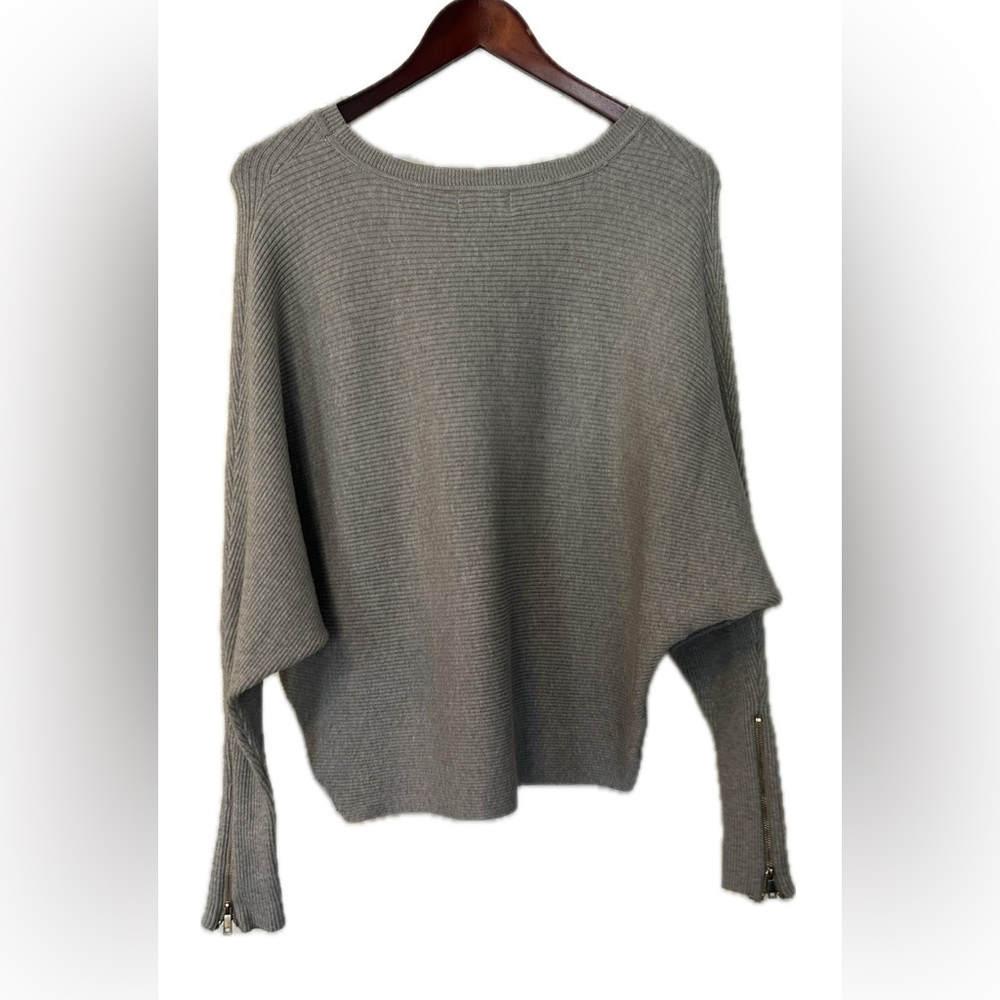 NWT Carmen Zip Sleeve Grey Sweater. Size S.